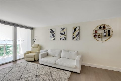 Condominio en venta en Sunny Isles Beach, Florida, 2 dormitorios, 126.07 m2 № 1953742 - foto 13
