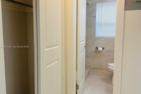 Villa ou maison à louer à Hollywood, Floride: 55.74 m2 № 2170598 - photo 5