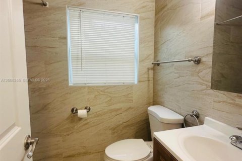 Villa ou maison à louer à Hollywood, Floride: 55.74 m2 № 2170598 - photo 6