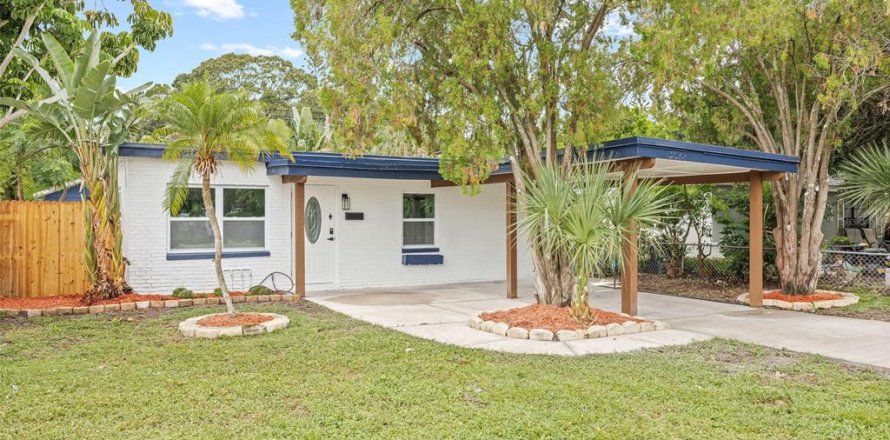House in Saint Petersburg, Florida 2 bedrooms, 66.89 sq.m. № 1903972