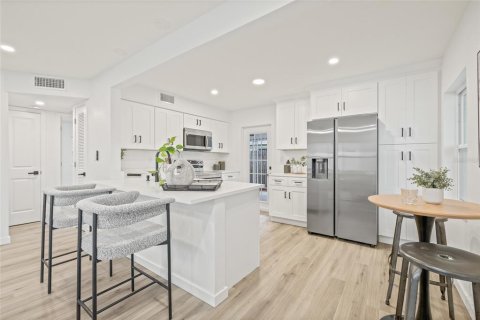 House in Saint Petersburg, Florida 2 bedrooms, 66.89 sq.m. № 1903972 - photo 7