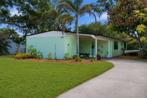 House in Temple Terrace, Florida 3 bedrooms, 142.42 sq.m. № 2199943