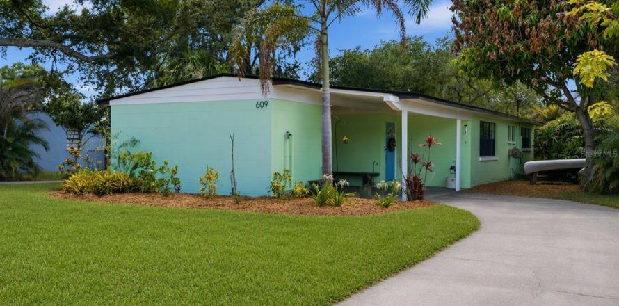 House in Temple Terrace, Florida 3 bedrooms, 142.42 sq.m. № 2199943