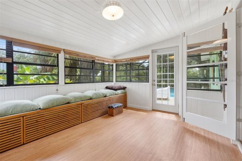 House in Temple Terrace, Florida 3 bedrooms, 142.42 sq.m. № 2199943 - photo 19