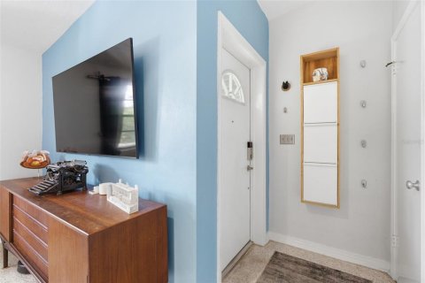 House in Temple Terrace, Florida 3 bedrooms, 142.42 sq.m. № 2199943 - photo 8