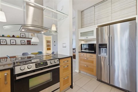 House in Temple Terrace, Florida 3 bedrooms, 142.42 sq.m. № 2199943 - photo 15