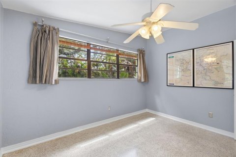House in Temple Terrace, Florida 3 bedrooms, 142.42 sq.m. № 2199943 - photo 27
