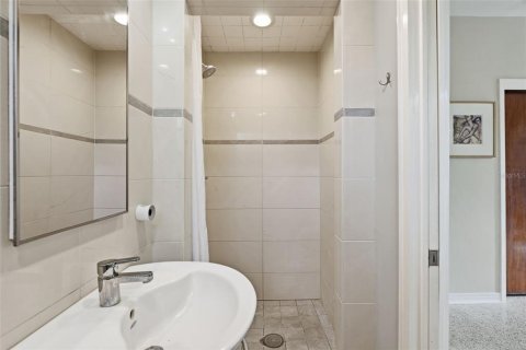 House in Temple Terrace, Florida 3 bedrooms, 142.42 sq.m. № 2199943 - photo 30