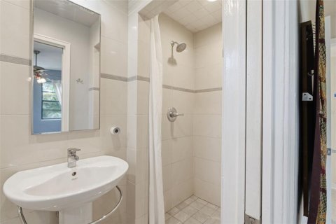 House in Temple Terrace, Florida 3 bedrooms, 142.42 sq.m. № 2199943 - photo 29