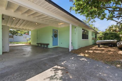 House in Temple Terrace, Florida 3 bedrooms, 142.42 sq.m. № 2199943 - photo 5