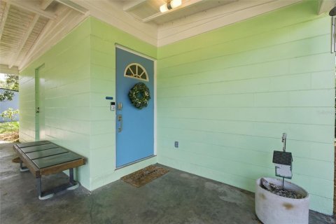House in Temple Terrace, Florida 3 bedrooms, 142.42 sq.m. № 2199943 - photo 7
