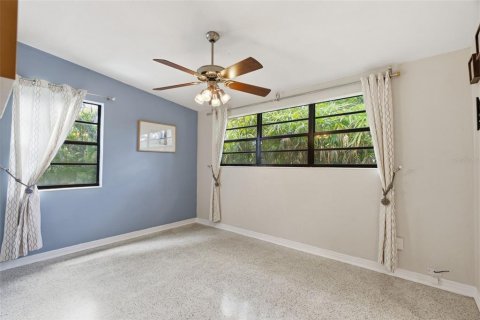 House in Temple Terrace, Florida 3 bedrooms, 142.42 sq.m. № 2199943 - photo 28