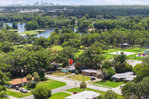 House in Temple Terrace, Florida 3 bedrooms, 142.42 sq.m. № 2199943 - photo 3