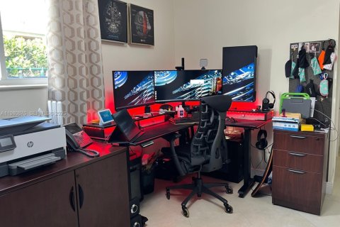 Casa en venta en Hialeah, Florida, 3 dormitorios, 151.06 m2 № 2043556 - foto 27