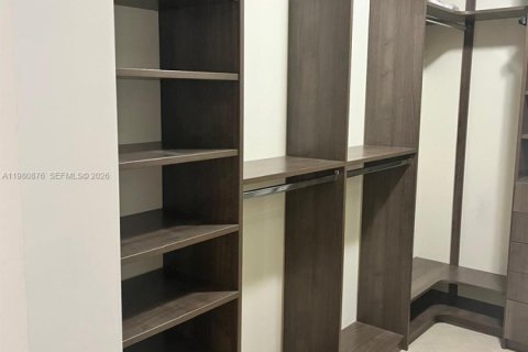 Casa en venta en Hialeah, Florida, 3 dormitorios, 151.06 m2 № 2043556 - foto 16