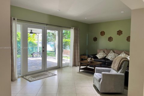 Casa en venta en Hialeah, Florida, 3 dormitorios, 151.06 m2 № 2043556 - foto 10