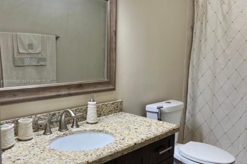 Casa en venta en Hialeah, Florida, 3 dormitorios, 151.06 m2 № 2043556 - foto 25