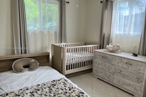 Casa en venta en Hialeah, Florida, 3 dormitorios, 151.06 m2 № 2043556 - foto 21