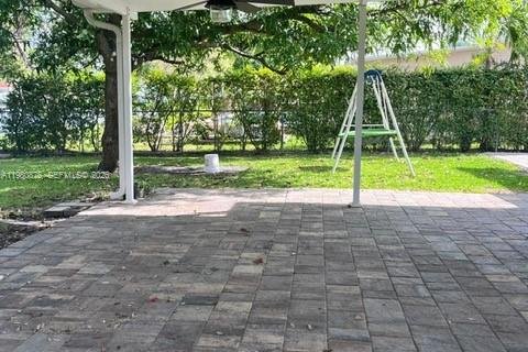 Casa en venta en Hialeah, Florida, 3 dormitorios, 151.06 m2 № 2043556 - foto 30