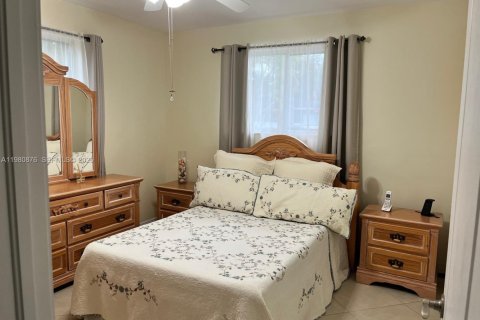 Casa en venta en Hialeah, Florida, 3 dormitorios, 151.06 m2 № 2043556 - foto 19