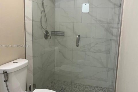 Casa en venta en Hialeah, Florida, 3 dormitorios, 151.06 m2 № 2043556 - foto 18