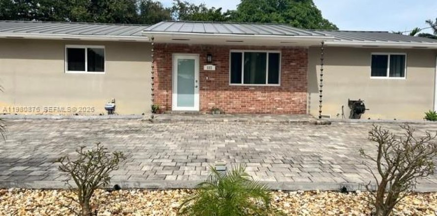 Casa en Hialeah, Florida 3 dormitorios, 151.06 m2 № 2043556