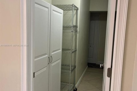 Casa en venta en Hialeah, Florida, 3 dormitorios, 151.06 m2 № 2043556 - foto 23