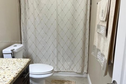 Casa en venta en Hialeah, Florida, 3 dormitorios, 151.06 m2 № 2043556 - foto 24