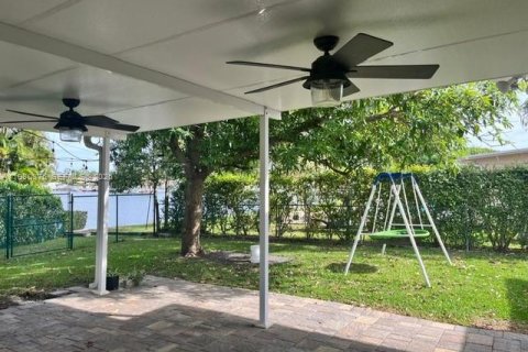 Casa en venta en Hialeah, Florida, 3 dormitorios, 151.06 m2 № 2043556 - foto 29
