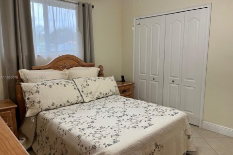 Casa en venta en Hialeah, Florida, 3 dormitorios, 151.06 m2 № 2043556 - foto 20