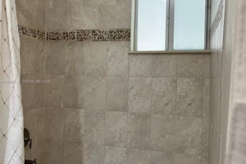 Casa en venta en Hialeah, Florida, 3 dormitorios, 151.06 m2 № 2043556 - foto 26