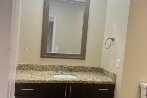 Casa en venta en Hialeah, Florida, 3 dormitorios, 151.06 m2 № 2043556 - foto 17