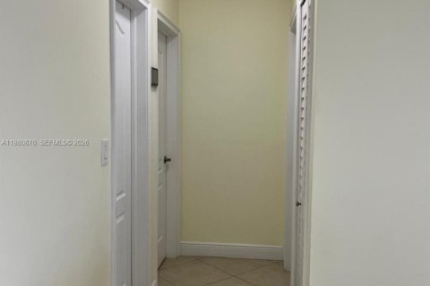 Casa en venta en Hialeah, Florida, 3 dormitorios, 151.06 m2 № 2043556 - foto 11