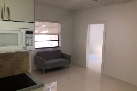 Apartamento en alquiler en Miami Beach, Florida, 1 dormitorio, 44.13 m2 № 1696757 - foto 1