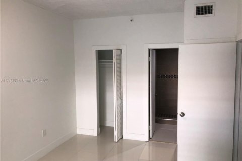 Apartamento en alquiler en Miami Beach, Florida, 1 dormitorio, 44.13 m2 № 1696757 - foto 2