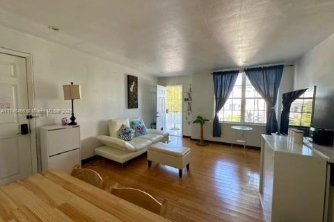 Купить кондоминиум в Майами-Бич, Флорида 2 спальни, 54.35м2, № 1488553 - фото 2