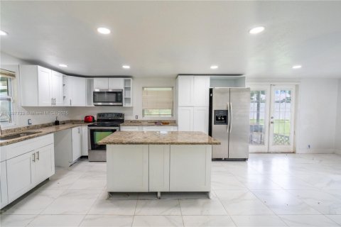 Villa ou maison à louer à Lehigh Acres, Floride: 3 chambres № 1951121 - photo 7