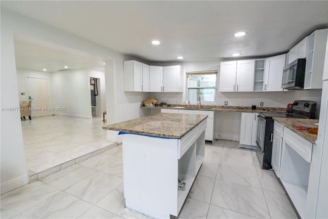 Villa ou maison à louer à Lehigh Acres, Floride: 3 chambres № 1951121 - photo 3