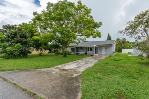 Villa ou maison à louer à Lehigh Acres, Floride: 3 chambres № 1951121 - photo 2