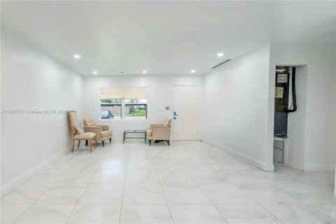 Villa ou maison à louer à Lehigh Acres, Floride: 3 chambres № 1951121 - photo 4