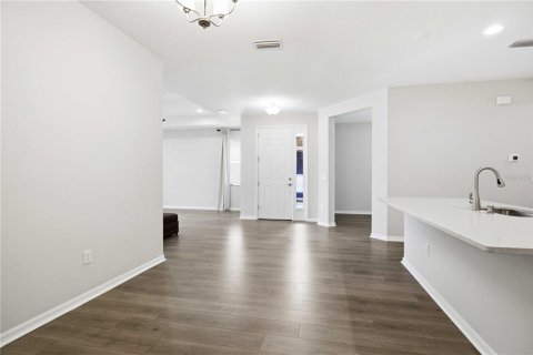 Villa ou maison à louer à Bradenton, Floride: 2 chambres, 151.15 m2 № 2155924 - photo 5