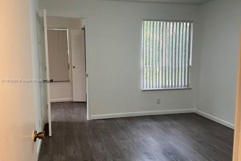 Condominio en alquiler en Sunrise, Florida, 1 dormitorio, 69.03 m2 № 1973257 - foto 12