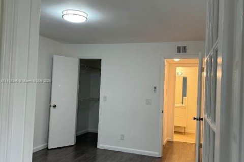 Condominio en alquiler en Sunrise, Florida, 1 dormitorio, 69.03 m2 № 1973257 - foto 7