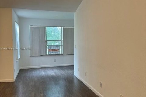 Condominio en alquiler en Sunrise, Florida, 1 dormitorio, 69.03 m2 № 1973257 - foto 6