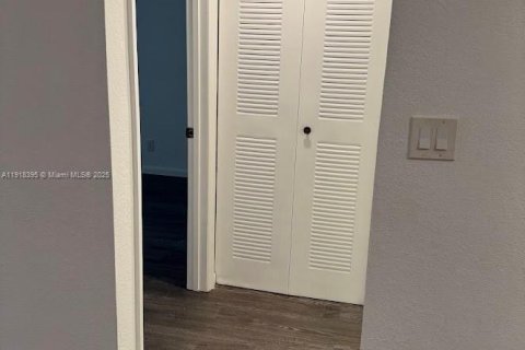 Condominio en alquiler en Sunrise, Florida, 1 dormitorio, 69.03 m2 № 1973257 - foto 16