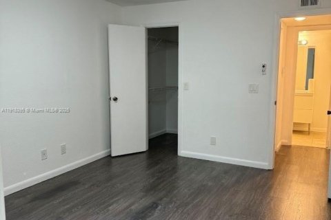 Condominio en alquiler en Sunrise, Florida, 1 dormitorio, 69.03 m2 № 1973257 - foto 10