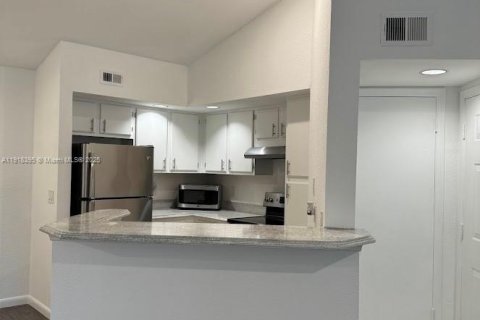 Condominio en alquiler en Sunrise, Florida, 1 dormitorio, 69.03 m2 № 1973257 - foto 19