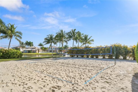 House in Pembroke Pines, Florida 4 bedrooms, 251.67 sq.m. № 2011964 - photo 20