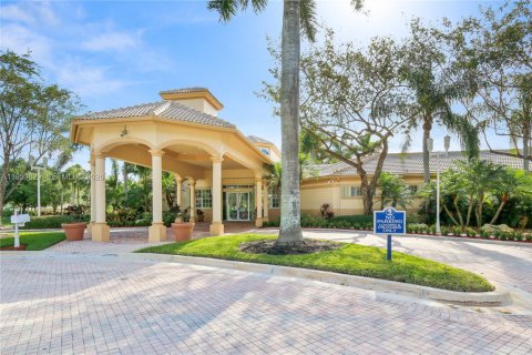 House in Pembroke Pines, Florida 4 bedrooms, 251.67 sq.m. № 2011964 - photo 7