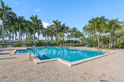 House in Pembroke Pines, Florida 4 bedrooms, 251.67 sq.m. № 2011964 - photo 16